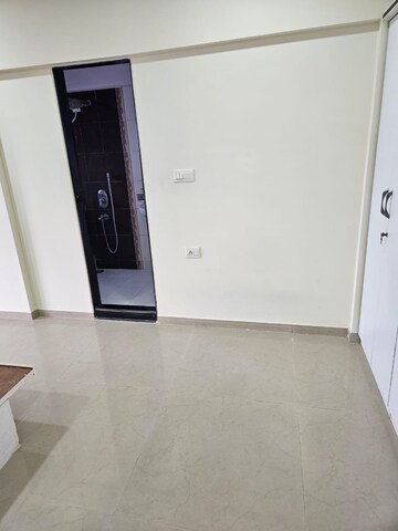 Room in 3.5 BHK Apartment at Siroya Marina, Mazgaon – for Rent