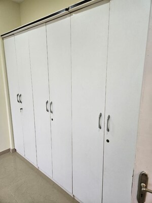 Furnished Amenities in 3.5 BHK Apartment at Siroya Marina, Mazgaon – for Rent