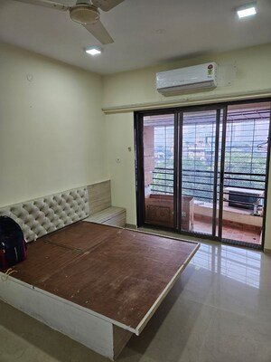 Room in 3.5 BHK Apartment at Siroya Marina, Mazgaon – for Rent