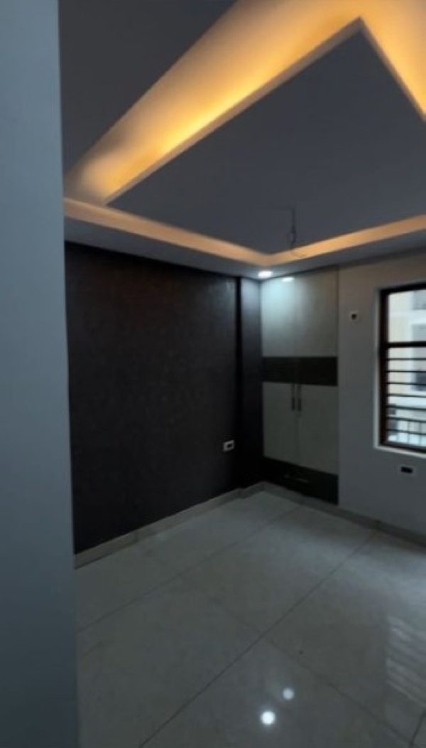 3 BHK 125 Sq.Yd. Builder Floor in RPS Palm Drive