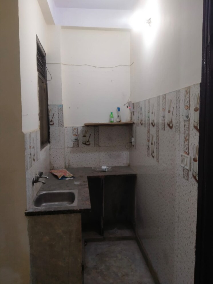 Bathroom, burari 1.5 Bedroom 30 Sq.Yd. Builder Floor In Burari Delhi 9601900