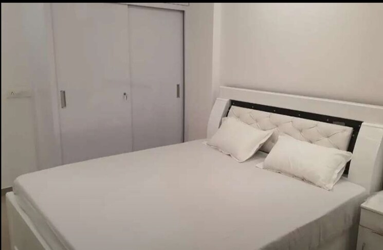 Room, gomti nagar 3 Bedroom 1450 Sq.Ft. Apartment In Gomti Nagar Lucknow 9602037