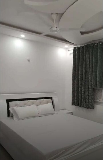 Room in 3 BHK Apartment at Gomti Nagar – for Rent