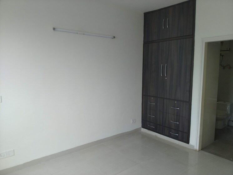 Room, tulip-purple 4 Bedroom 2400 Sq.Ft. Apartment In Sector 69 Gurgaon 9602031