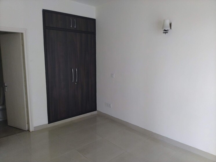 Room, tulip-purple 4 Bedroom 2400 Sq.Ft. Apartment In Sector 69 Gurgaon 9602031