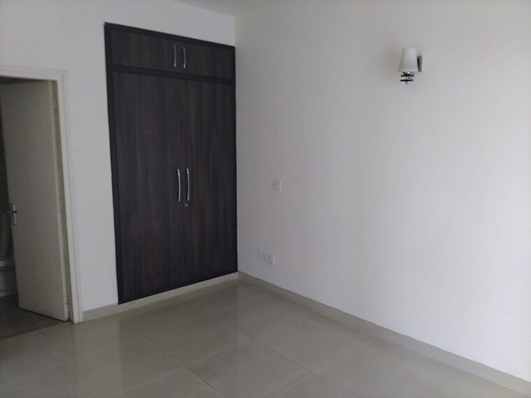 Room, tulip-purple 4 Bedroom 2400 Sq.Ft. Apartment In Sector 69 Gurgaon 9602031