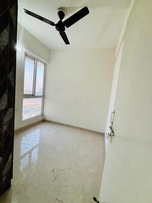 Room in 3 BHK Apartment at Signature Global Prime, Sector 63a – for Rent