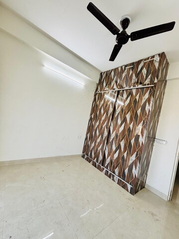 Furnished Amenities in 3 BHK Apartment at Signature Global Prime, Sector 63a – for Rent