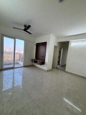 Room in 3 BHK Apartment at Signature Global Prime, Sector 63a – for Rent