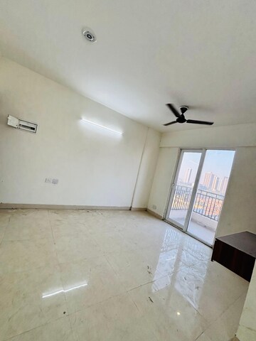 Furnished Amenities in 3 BHK Apartment at Signature Global Prime, Sector 63a – for Rent