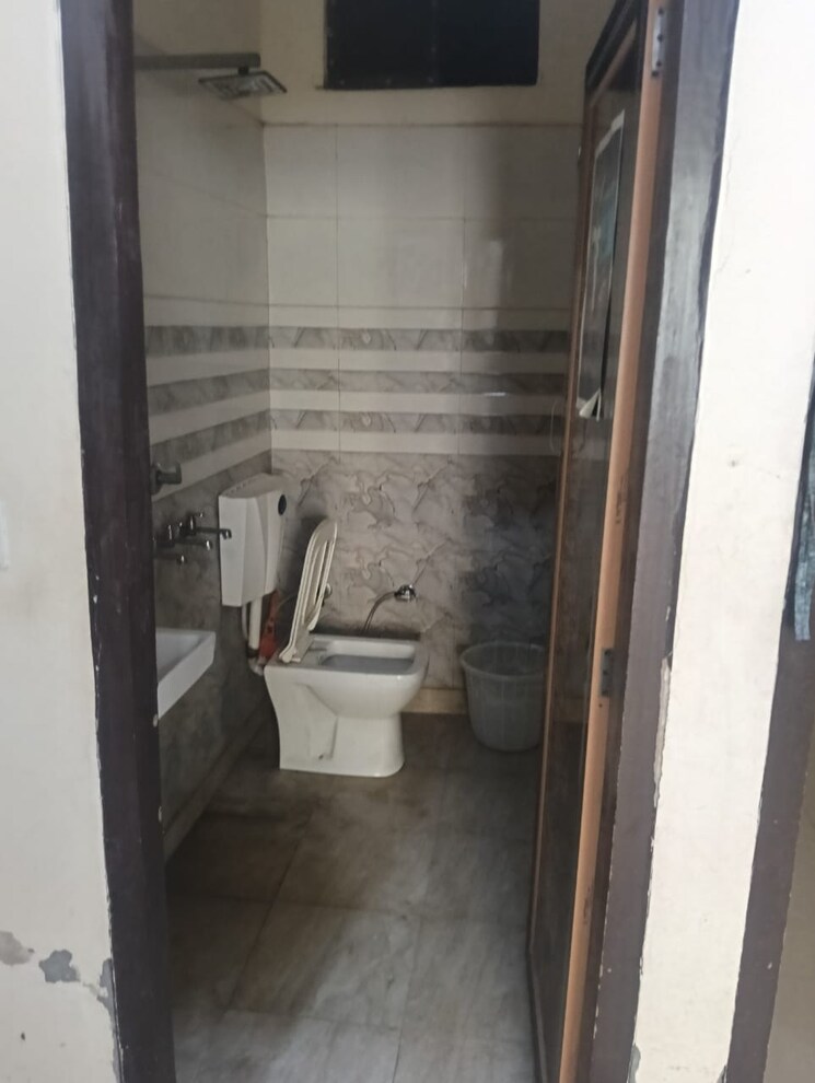 Bathroom, burari 2.5 Bedroom 79 Sq.Yd. Builder Floor In Burari Delhi 9602177