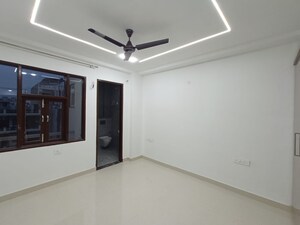 Room in 3 BHK Builder Floor at Sector 45 – for Rent