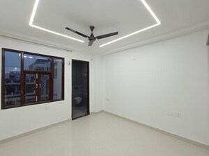 Room in 3 BHK Builder Floor at Sector 45 – for Rent