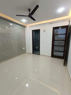 Room in 3 BHK Builder Floor at Sector 45 – for Rent