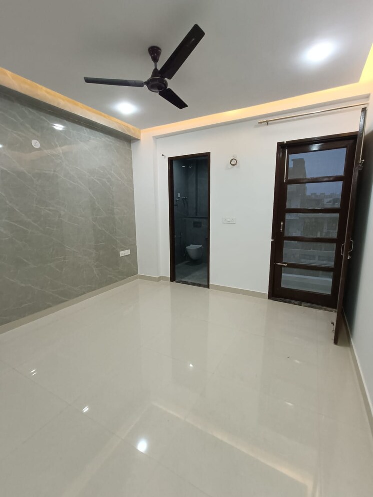 Room, sector 45 3 Bedroom 2250 Sq.Ft. Builder Floor In Sector 45 Gurgaon 9602090