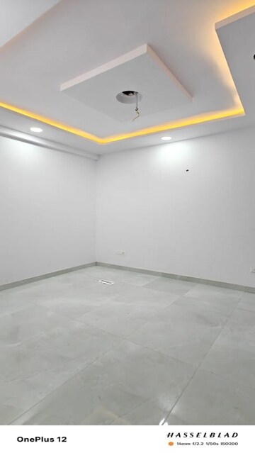 Room in 2 BHK Builder Floor at Sector 73 – for Sale