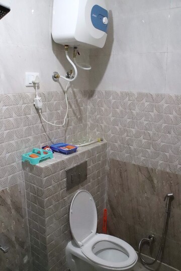 Attached Bathroom in 2 BHK Builder Floor at Saket – for Rent