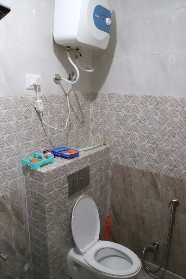 Attached Bathroom, saket 2 Bedroom 850 Sq.Ft. Builder Floor In Saket Delhi 9602098
