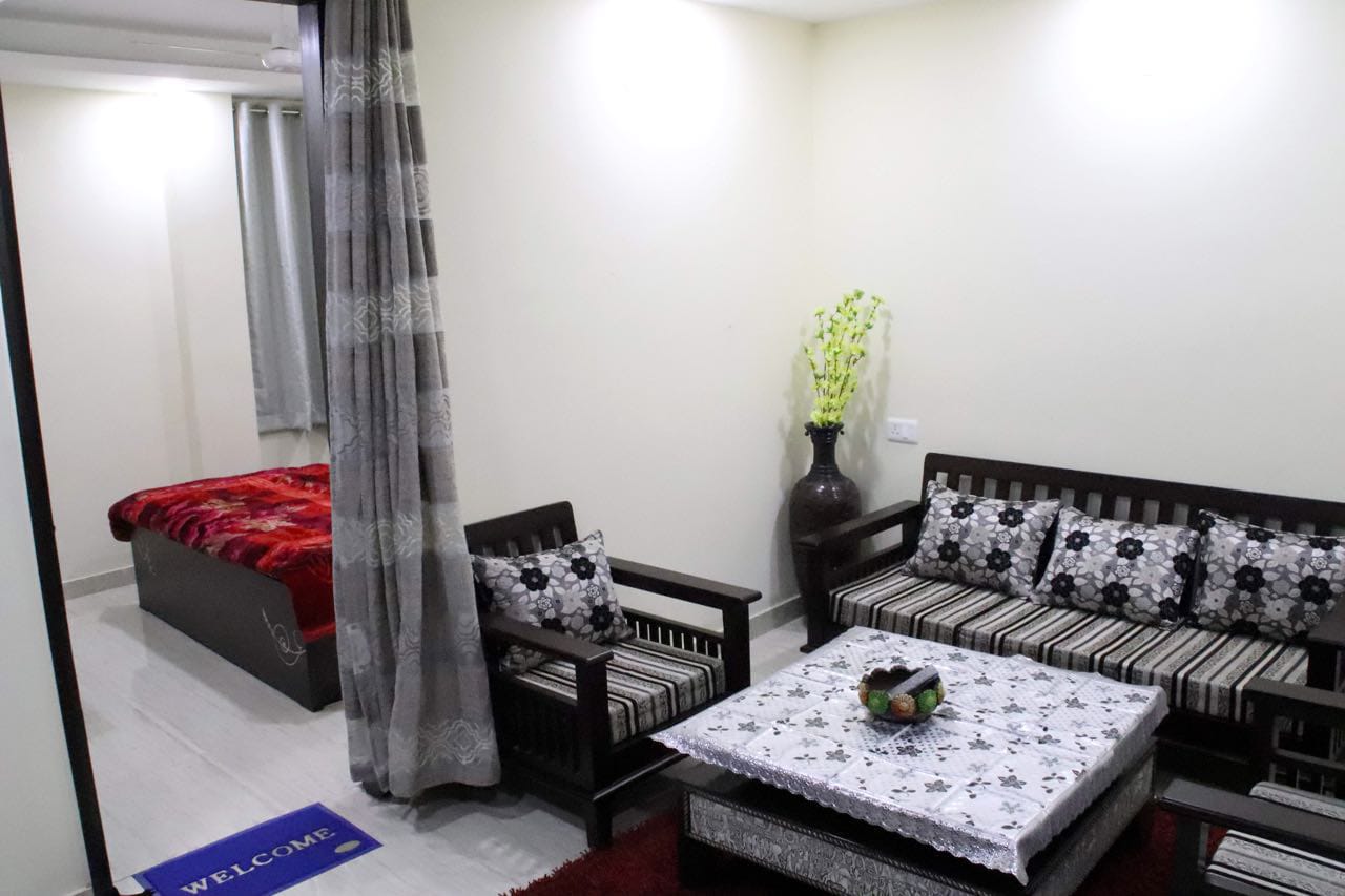 2 BHK Builder Floor For Rent in Saket 