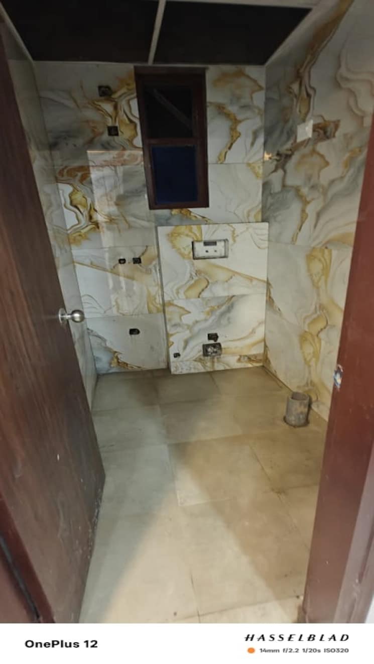 Bathroom, sector 73 2 Bedroom 1000 Sq.Ft. Builder Floor In Sector 73 Noida 9602087