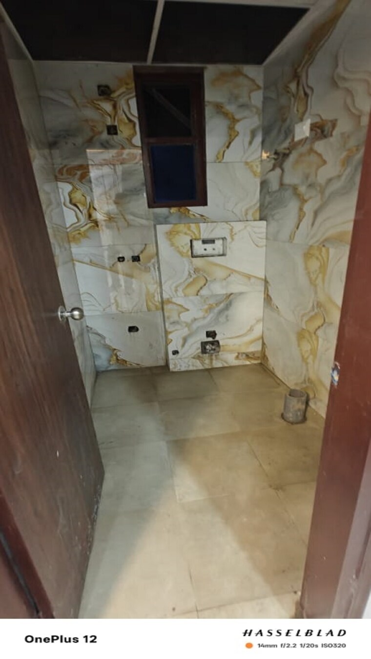 Bathroom, sector 73 2 Bedroom 1000 Sq.Ft. Builder Floor In Sector 73 Noida 9602088