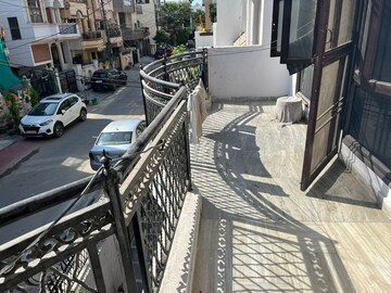 Balcony in 2 BHK Builder Floor at Sector 41 – for Rent