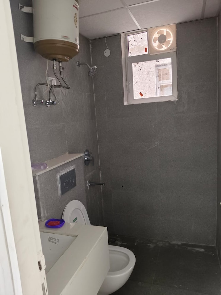 Bathroom, ss-mayfield-gardens 3 Bedroom 1550 Sq.Ft. Apartment In Sector 51 Gurgaon 9602101