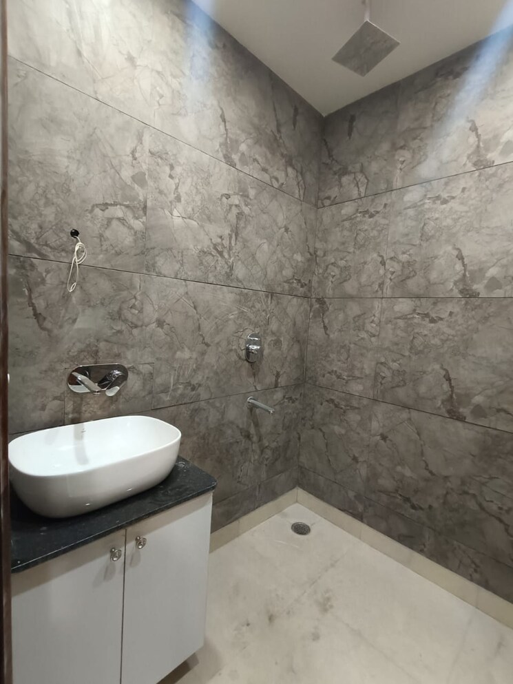Bathroom, janakpuri 2 Bedroom 900 Sq.Ft. Builder Floor In Janakpuri Delhi 9602142