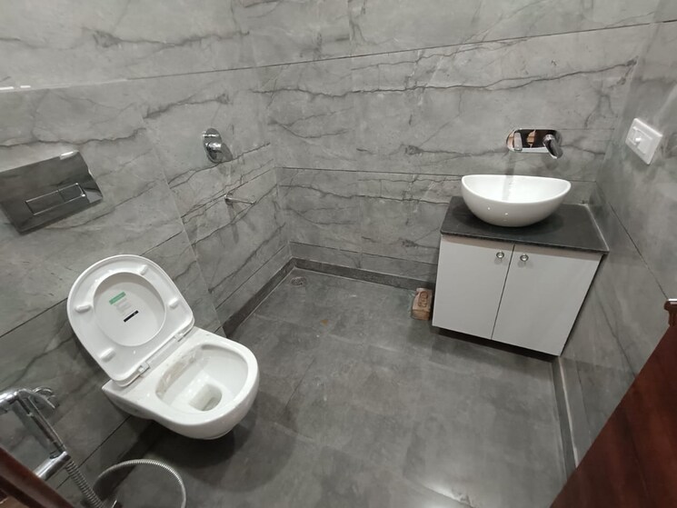 Attached Bathroom, janakpuri 2 Bedroom 900 Sq.Ft. Builder Floor In Janakpuri Delhi 9602142
