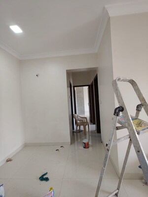 Furnished Amenities in 2 BHK Apartment at K Raheja Heights, Malad East – for Rent