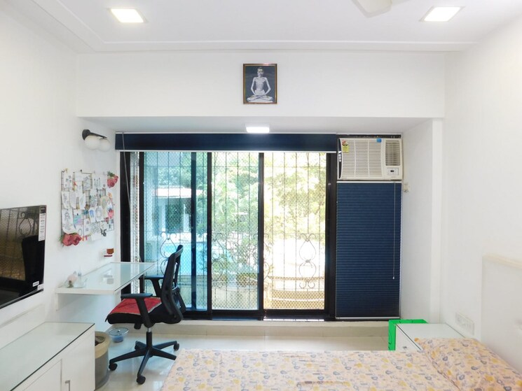 Room, goregaon west 3 Bedroom 1000 Sq.Ft. Apartment In Goregaon West Mumbai 9602146