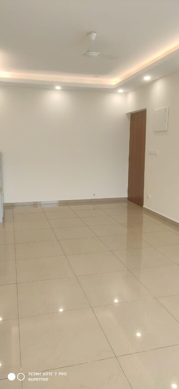 Room in 4 BHK Apartment at Nitesh Caesars Palace, Kanakapura Road – for Rent