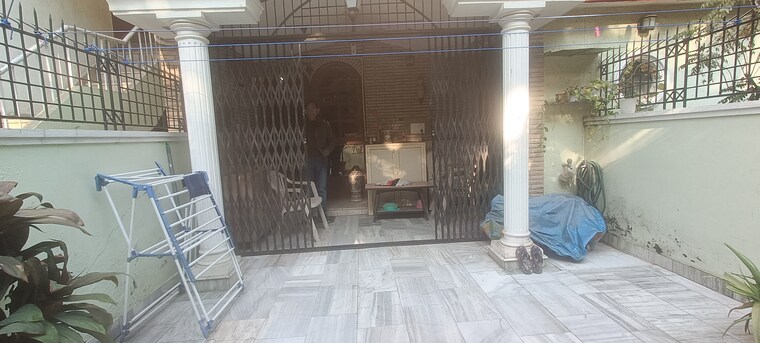  Parking, vasant kunj 4 Bedroom 2600 Sq.Ft. Apartment In Vasant Kunj Delhi 9602205