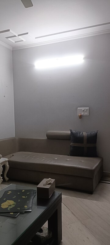 Furnished Amenities in 4 BHK Apartment at Vasant Kunj – for Rent