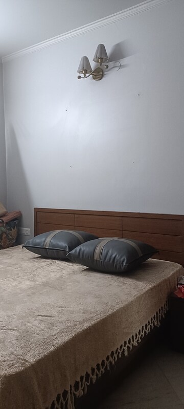 Parking in 4 BHK Apartment at Vasant Kunj – for Rent