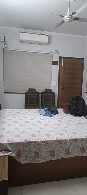 Parking in 4 BHK Apartment at Vasant Kunj – for Rent