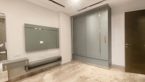 Room in 4 BHK Builder Floor at Janakpuri – for Sale