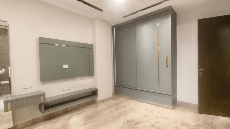 Room, janakpuri 4 Bedroom 225 Sq.Yd. Builder Floor In Janakpuri Delhi 9602209