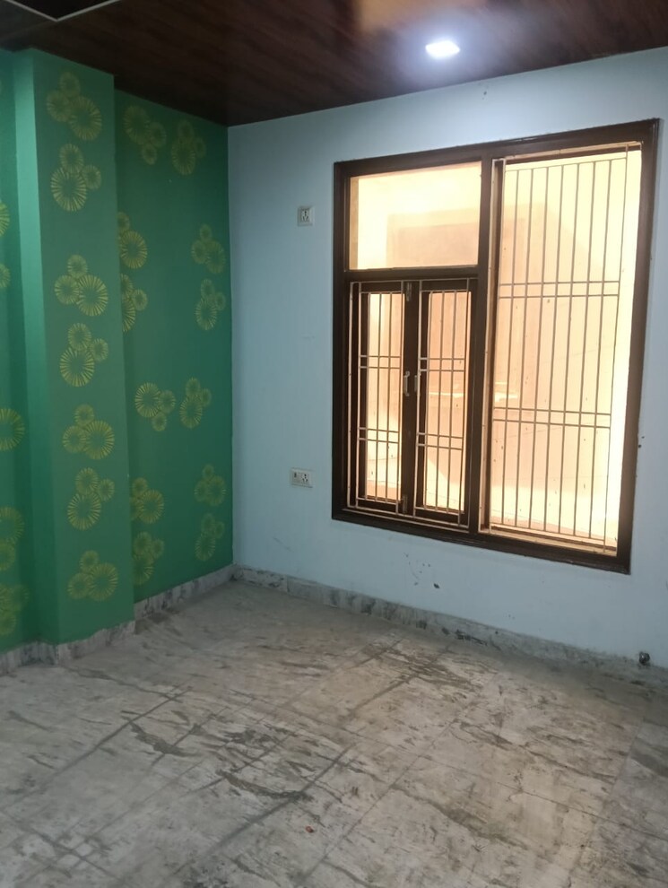 Room, burari 3.5 Bedroom 90 Sq.Yd. Builder Floor In Burari Delhi 9602236