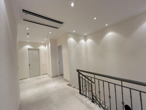 Room in 3 BHK Apartment at Indiabulls Sky Forest, Lower Parel – for Rent