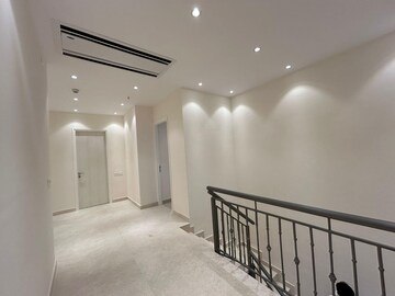 Room in 3 BHK Apartment at Indiabulls Sky Forest, Lower Parel – for Rent