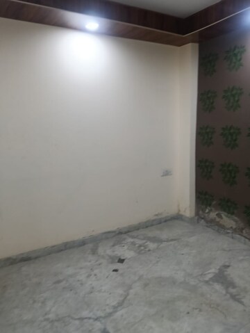 Room in 3.5 BHK Builder Floor at Burari – for Rent
