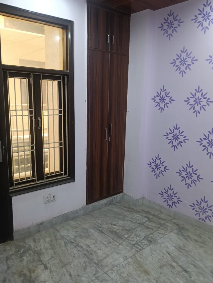 Room, burari 3.5 Bedroom 114 Sq.Yd. Builder Floor In Burari Delhi 9602406