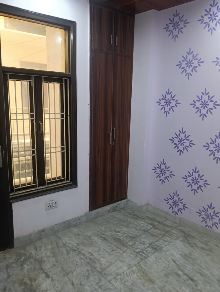 Room, burari 3.5 Bedroom 114 Sq.Yd. Builder Floor In Burari Delhi 9602406