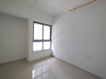 Room in 2 BHK Apartment at Kalpataru Immensa B, Kolshet Road – for Rent