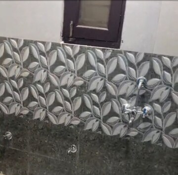 Parking in 2 BHK Builder Floor at Lucky The Palm Valley, Sector 1 Greater Noida – for Sale