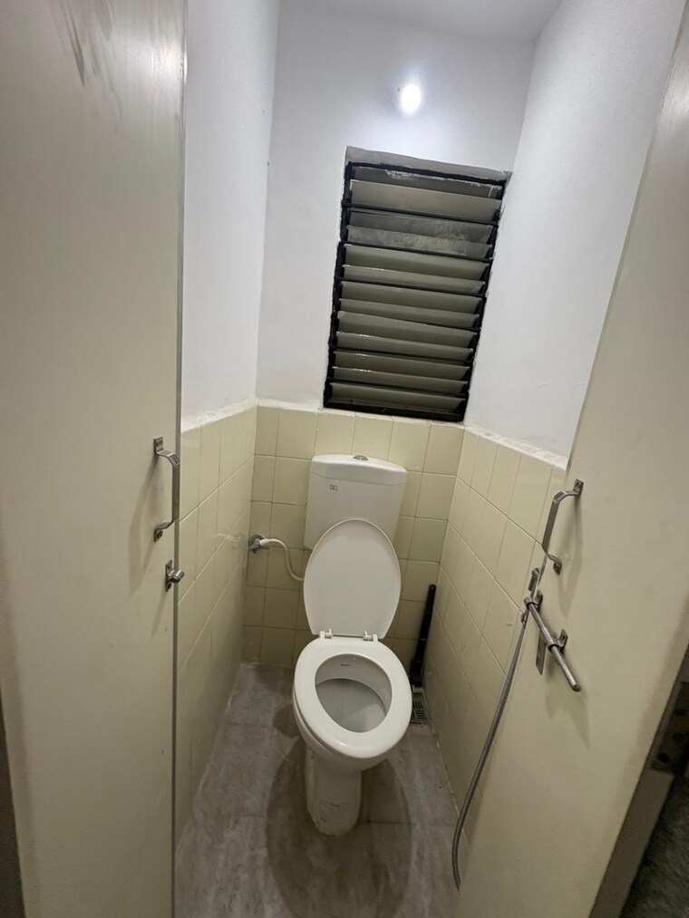 Bathroom, oxford-comforts 2 Bedroom 850 Sq.Ft. Apartment In Wanwadi Pune 9602378