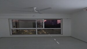 Room in 3 BHK Apartment at Shraddha Elite, Borivali West – for Rent