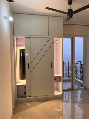 Room in 3 BHK Apartment at Signature Global Golf Greens, Sector 79 – for Rent