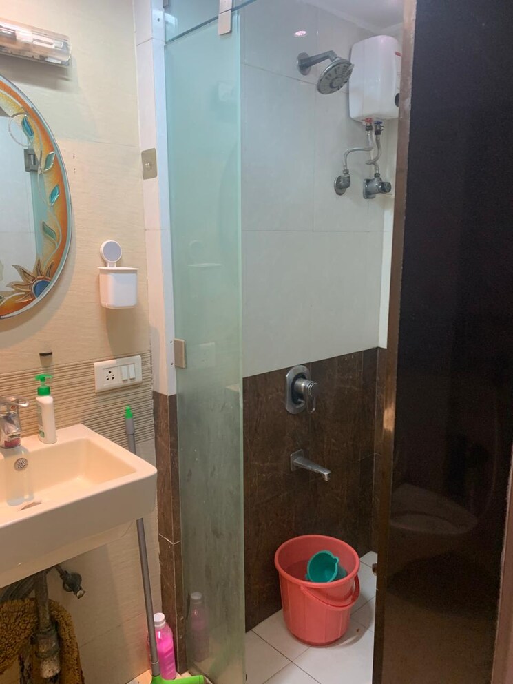 Bathroom, lokhandwala-complex 2 Bedroom 1150 Sq.Ft. Apartment In Andheri West Mumbai 9602380